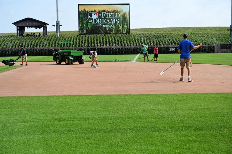 Photos: Chicago Cubs in Field of Dreams game